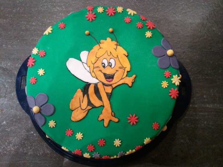 Biene Maja-Regenbogentorte