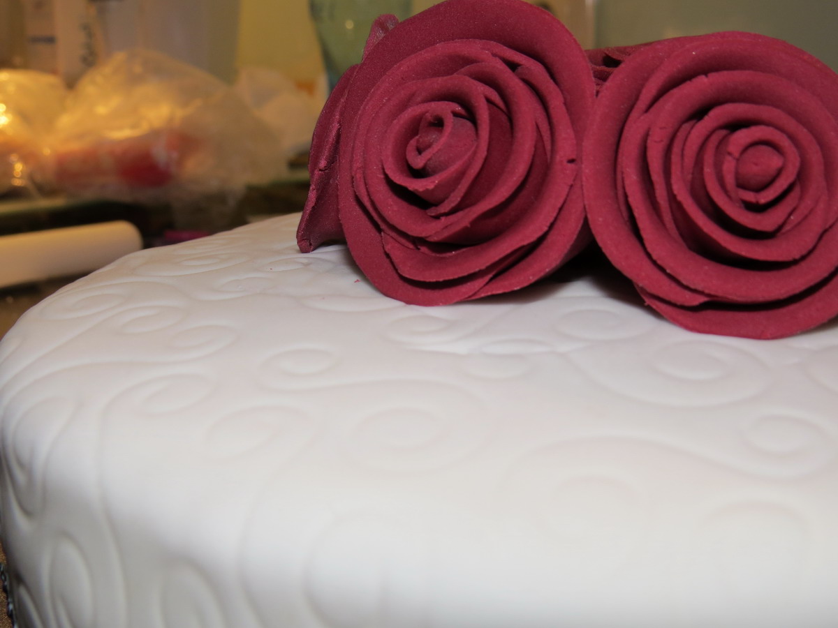 Rosentorte mit Aprikosen-Quark-Creme